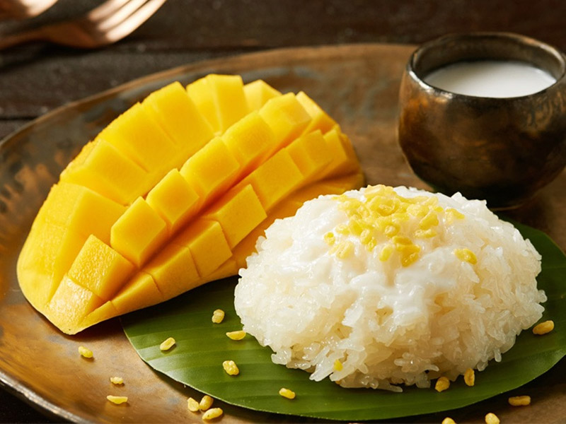 Khao Niaow Ma Muang - Sticky Rice with Mango thailand